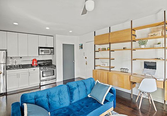 2nd image of 815 Greenwich St APT 5-D