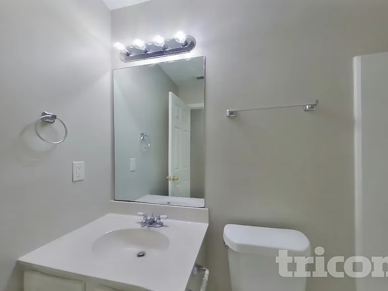 585 Chastleton Dr — Photo 19