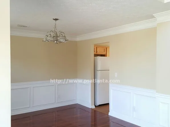823 Haydens Rdg, Ellenwood, GA 30294