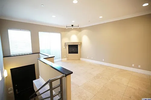 18245 Burbank Blvd #110 Photo 1