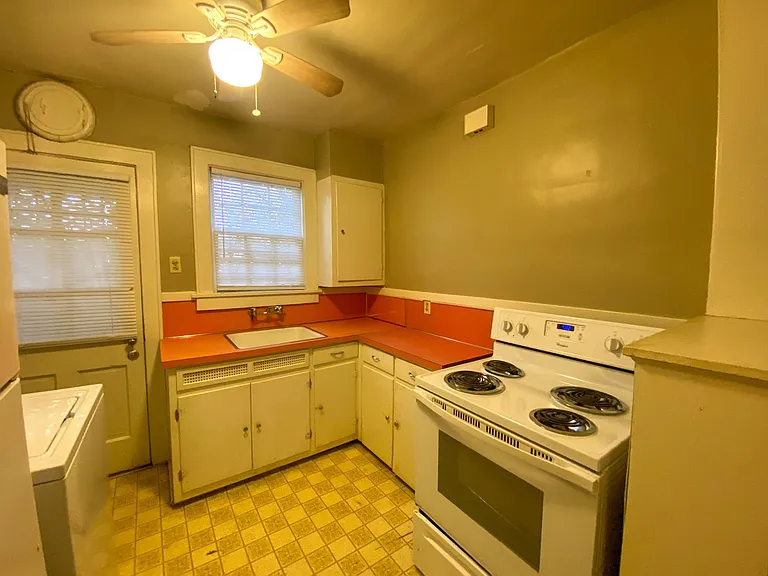 488 Ellsworth St — Photo 11