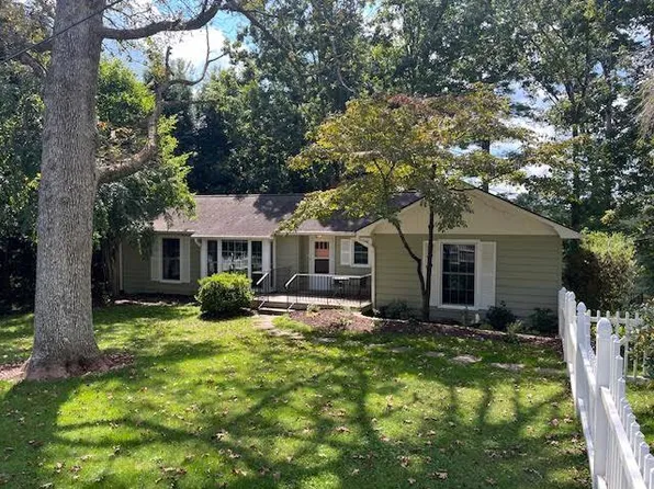 713 Maybank Dr, Hendersonville, NC 28739