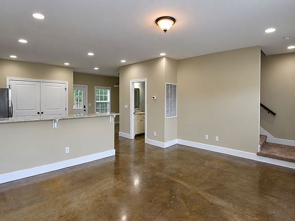 4th image of 373 E Jere Whitson Rd