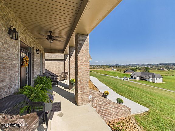 3rd image of 115 Starling Ln