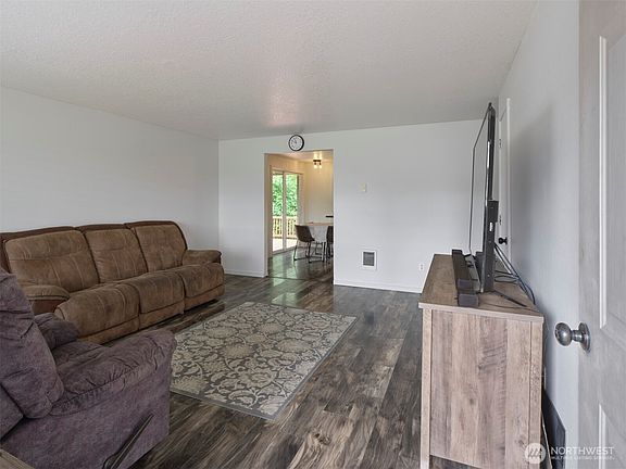 3rd image of 1733 Foxtail Circle