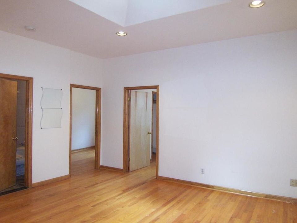 1st image of 139 E 45th St APT 4B