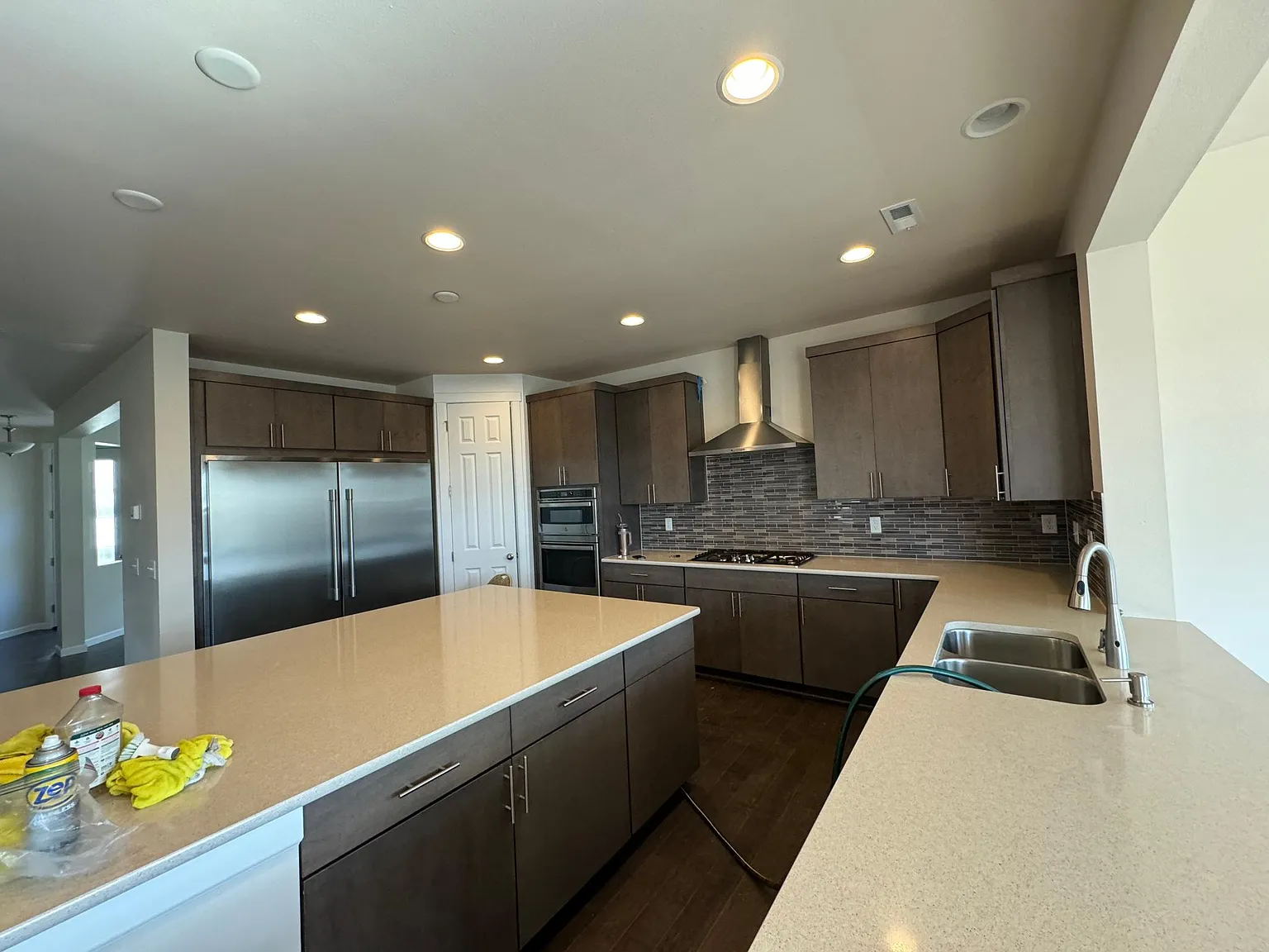 6 bed, 4600 sqft, $4,800 — Photo 2