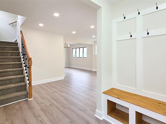 3rd image of 564 Maple Ave