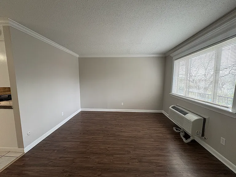 5101 H St #11 — Photo 2