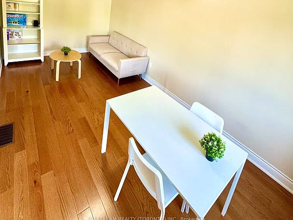 5th image of 43 Madelaine Dr #4