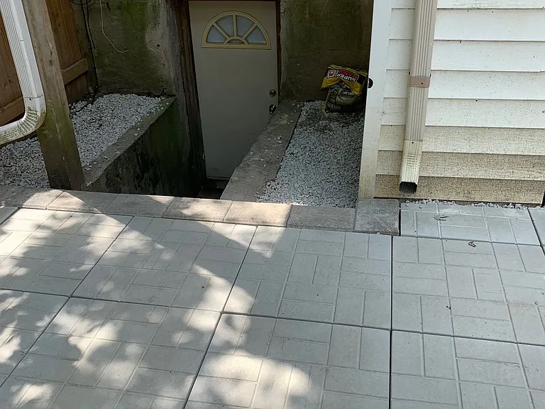 231 Albany Ave — Photo 8