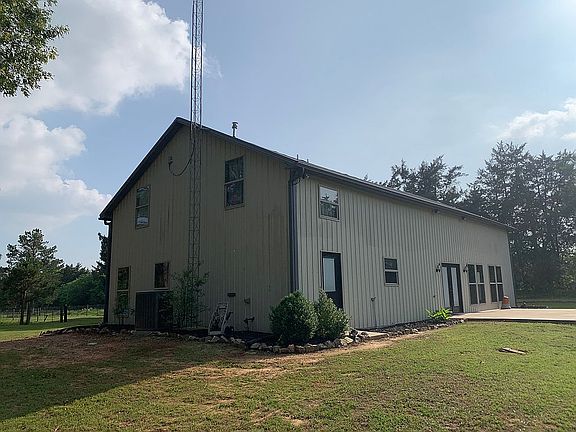 4th image of 2631 County Road 2400
