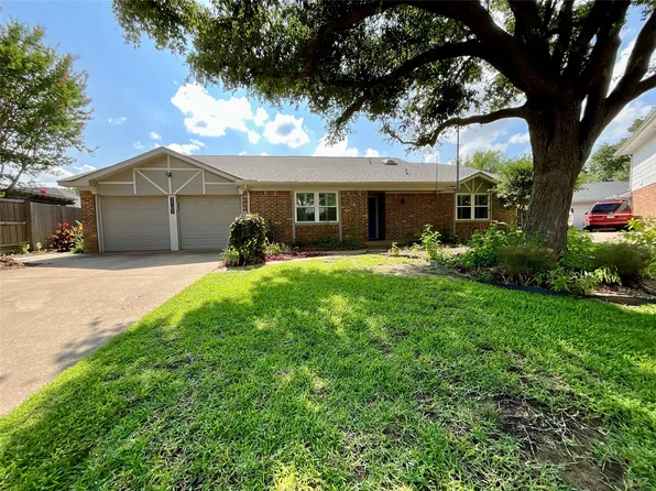 3705 Cobblestone Ct, Bedford, TX 76021