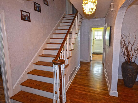 5th image of 1655 Woodmere Dr