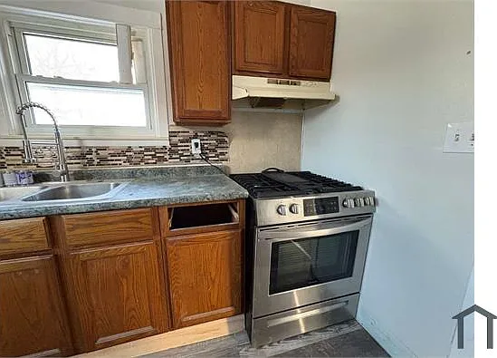 2037 Blades Ave — Photo 4