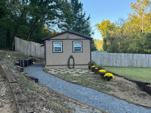 165 Haze Hyde Hollow Rd, Bethpage, TN 37022