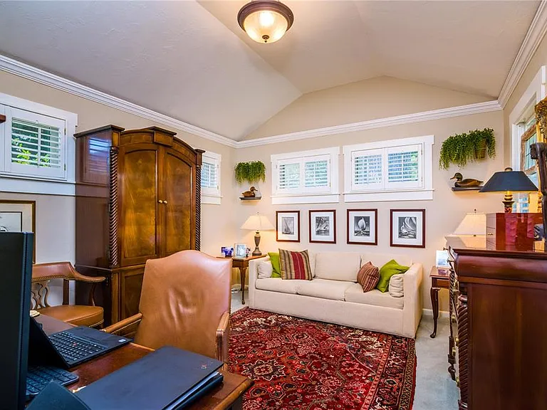 827 S Delaware Ave — Photo 43