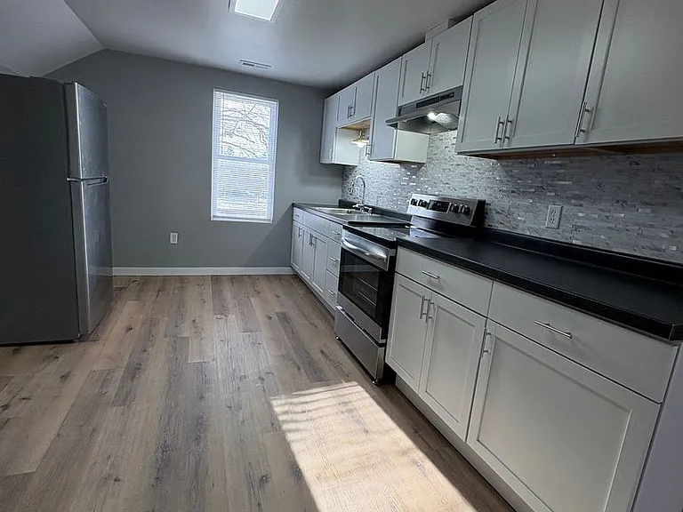 317 Smith Ave — Photo 2