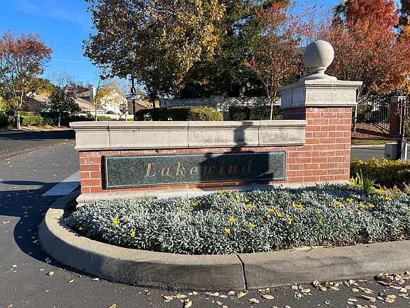 2nd image of 4001 Riviera Ln