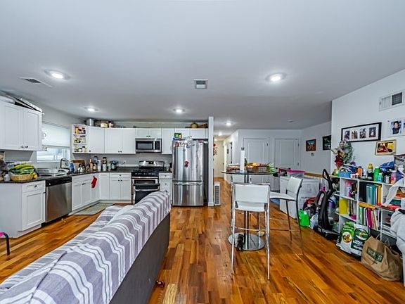 3rd image of 470-472 4th Ave W #1