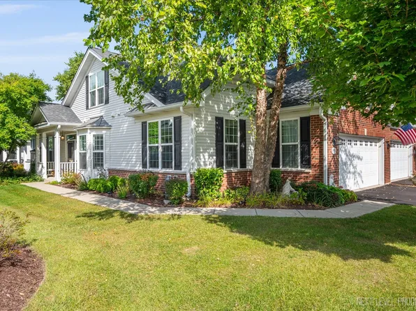 1031 Broadmoor Dr, Elgin, IL 60124