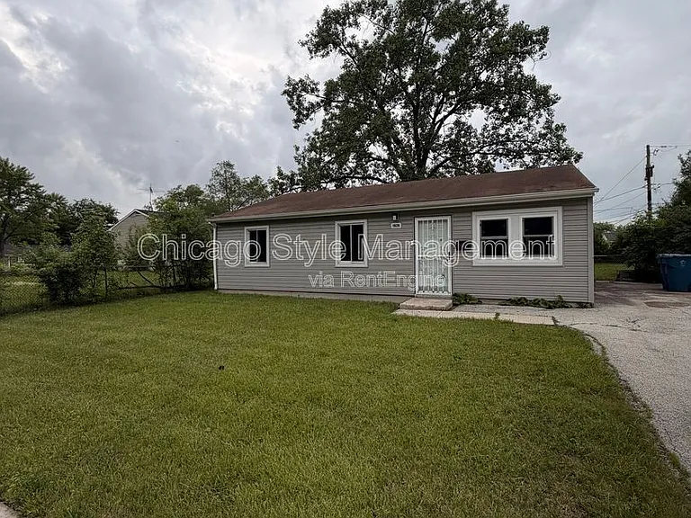 1928 Campbell Ave — Photo 1