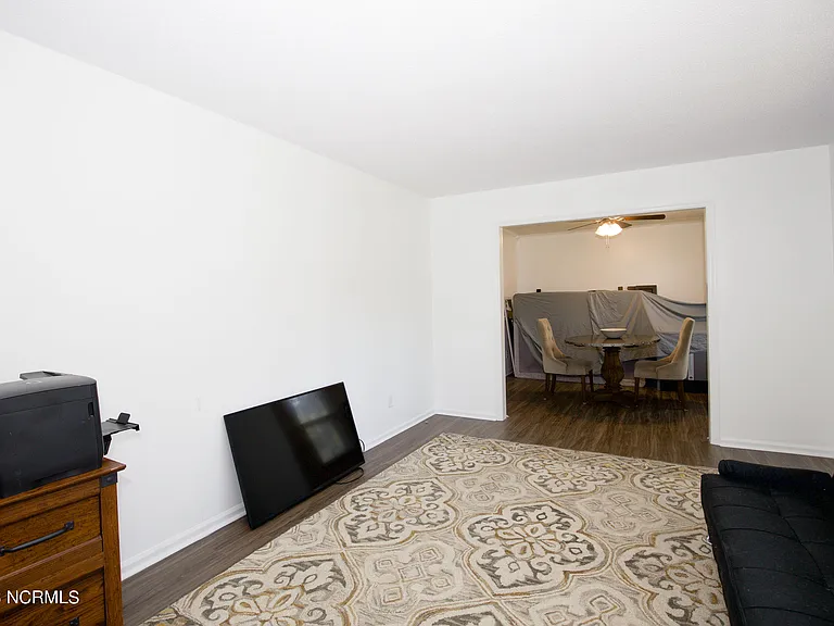 901 Glendale Dr — Photo 17