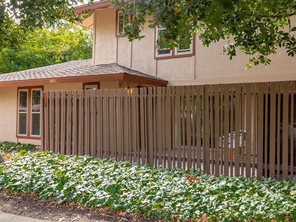 1st image of 233 Red Oak Dr E APT L