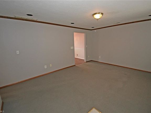 4th image of 819 Delaware Ave