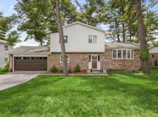 2702 Arrowhead Dr, South Bend, IN 46628