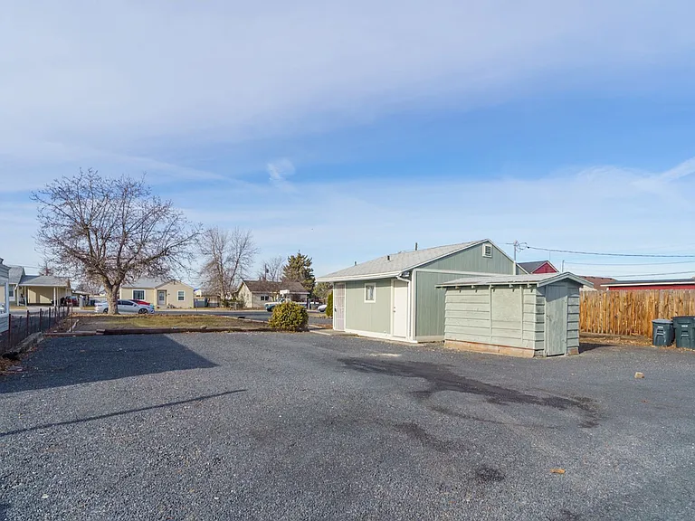 1025 W Columbia Ave — Photo 3