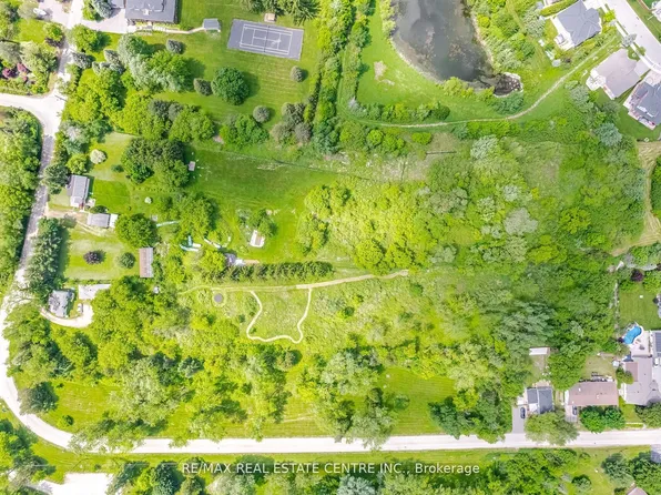 174 Victoria St, Brampton, ON L6Y 0A6