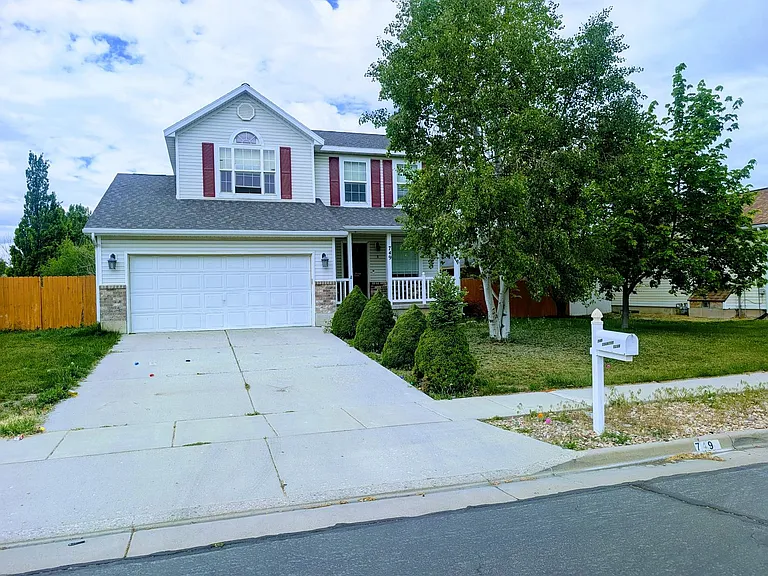 749 Country Club Dr — Photo 2