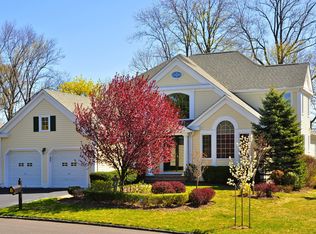 7 Gracewood Dr, Manhasset, NY 11030