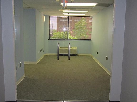 4th image of 11130 Fairfax Blvd #200-G