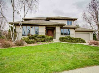 1701 Suwannee Cir, Waunakee, WI 53597