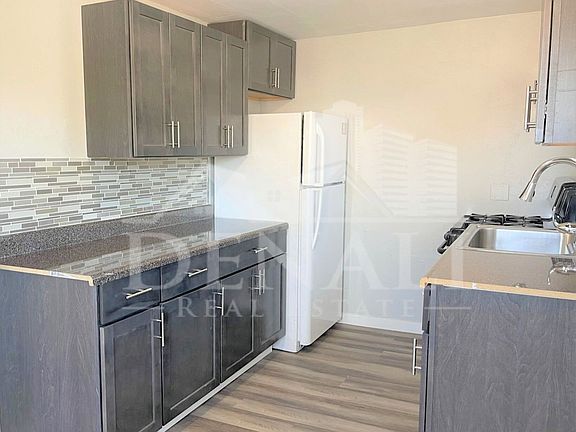 5th image of 1125 E Devonshire Ave #1