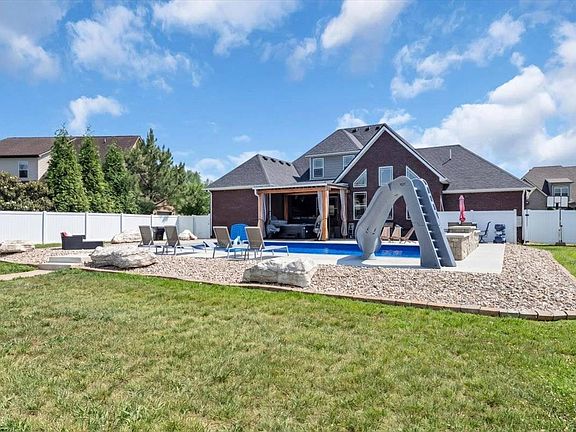 2nd image of 2331 Lionheart Dr