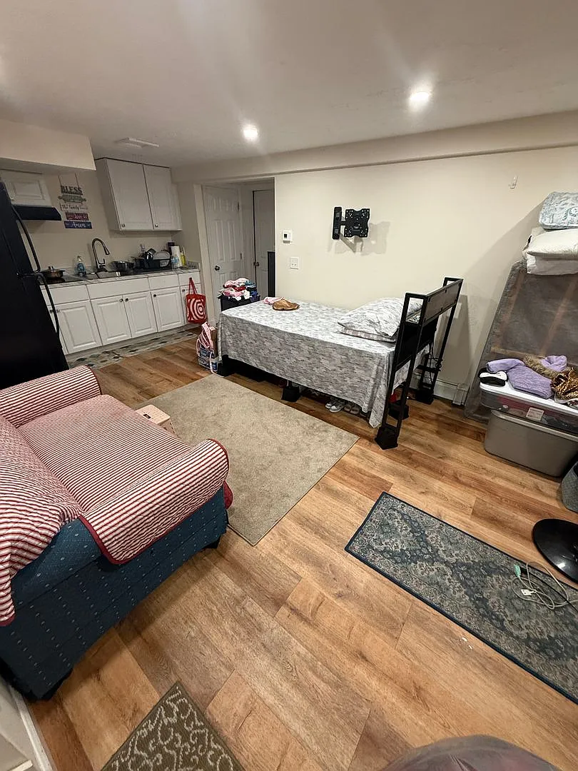Basement Apartment. 280 Winter St. Hyannis Ma. — Photo 4