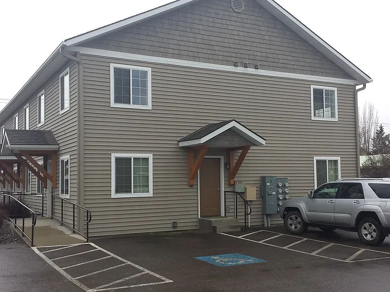 21 W Evergreen Dr — Photo 4
