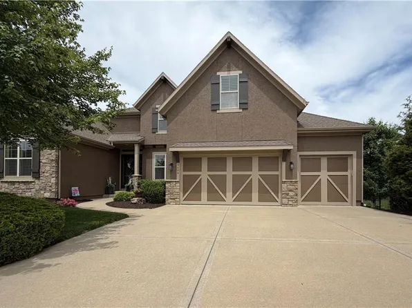 9404 W 163rd Pl, Overland Park, KS 66085