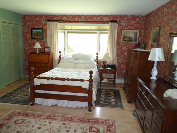 4th image of 16 Forest Ln