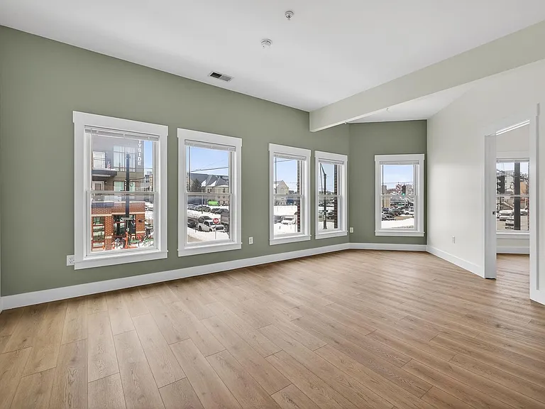 116 E 3rd St — Photo 35