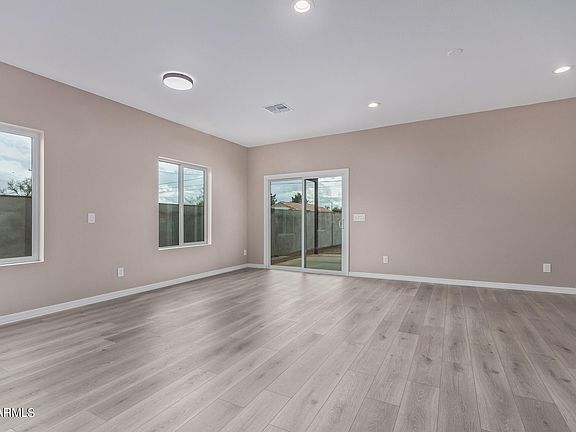 5th image of 367 W LINCOLN Avenue