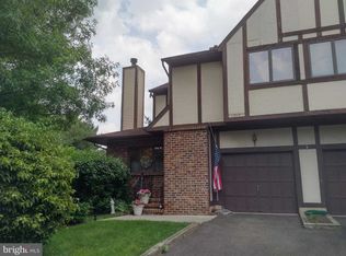 1 Boleyn Ct, Ewing, NJ 08628