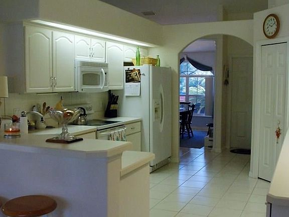 4th image of 30 Fairhill Ln