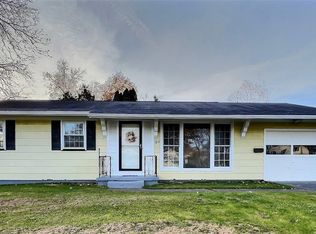 19 Heritage Dr, Rochester, NY 14615