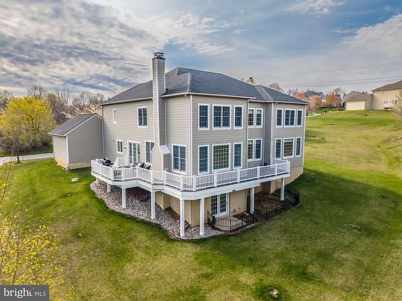 3rd image of 1463 E Stonington Dr