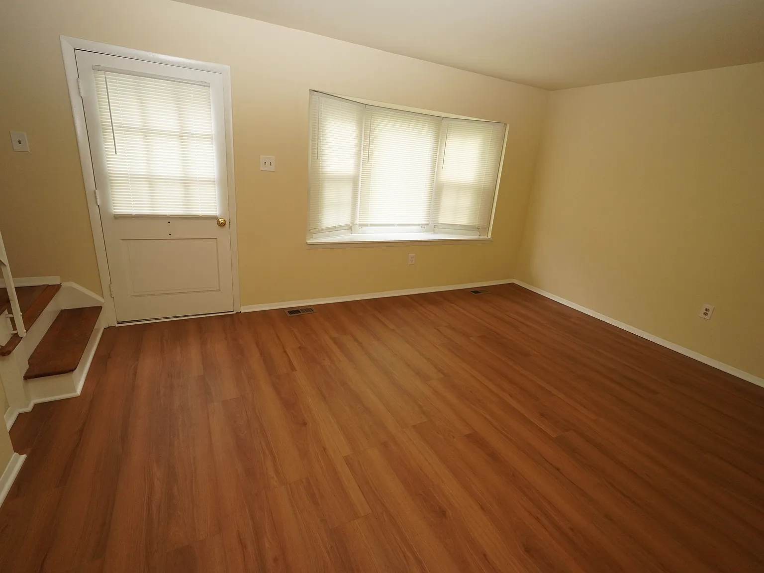2 bed, 1.5 bath, 1320 sqft, $2,050 — Photo 4