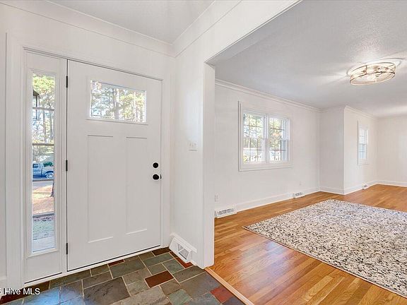 4th image of 1915 Delwood Drive W